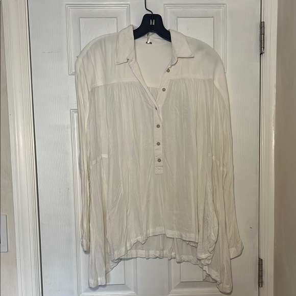 Elegant Cream Women's Top - Picture 1 of 6